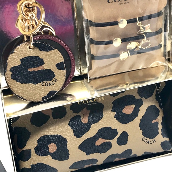 COACH Boxed Leopard Print Cosmetic Gift Set NWT - Picture 3 of 6